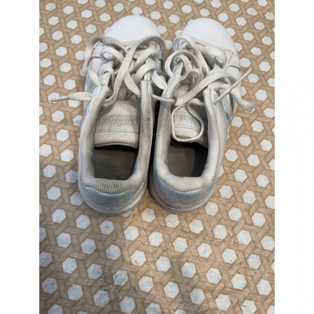 Adidas Grand Court Tennis Shoe Sneakers White Blue stripes Size 12.5 K Girls